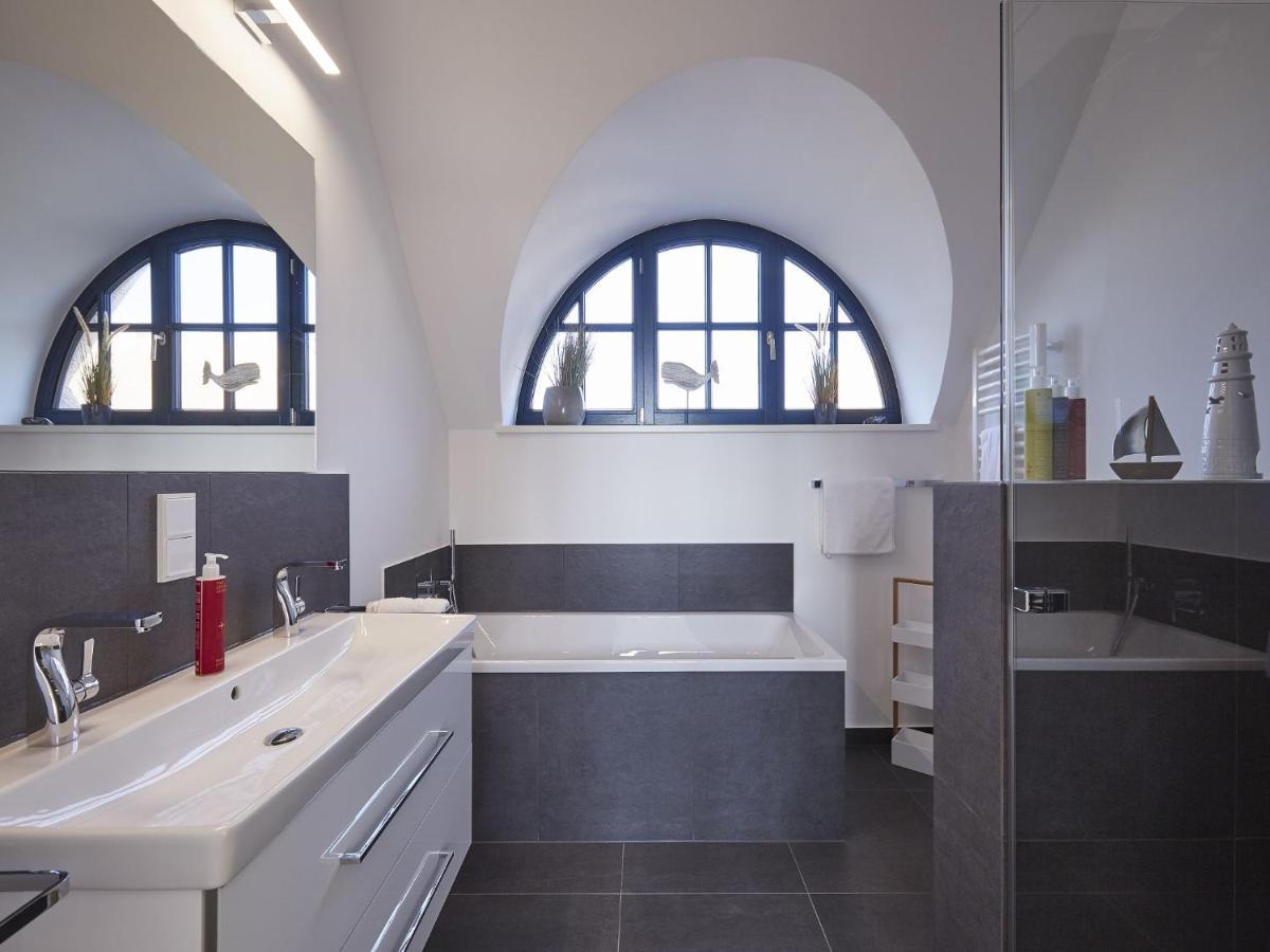 Reetland Am Meer - Premium Reetdachvilla Mit 3 Schlafzimmern, Sauna, Kamin Und Massagesessel F05 Dranske Zewnętrze zdjęcie